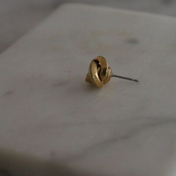 Single Love Knot Gold Plated Stud Earring - Only 1 - Picture 11 of 13
